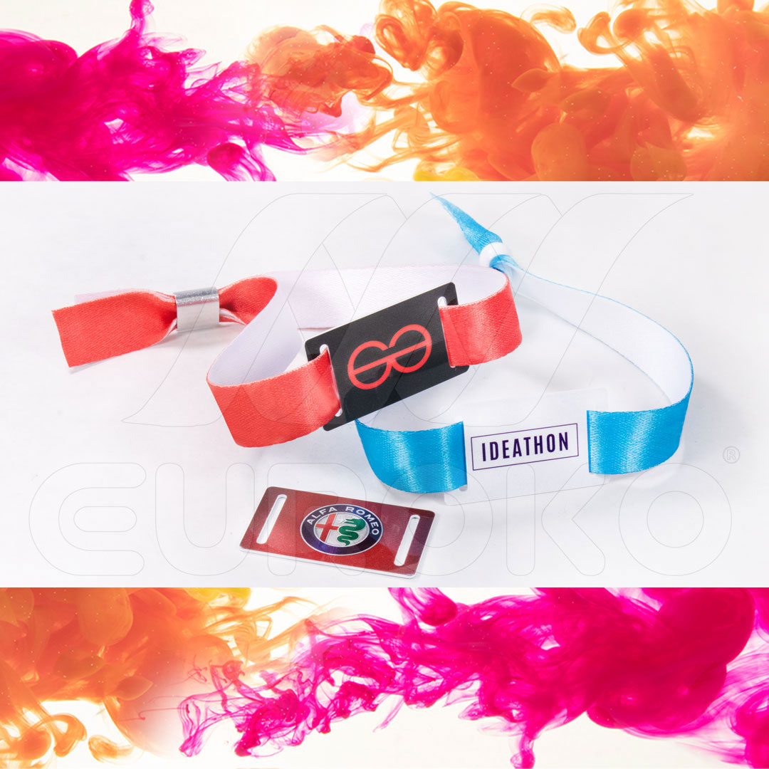 Personnalisez vos bracelets avec vos logos en couleurs illimitées.