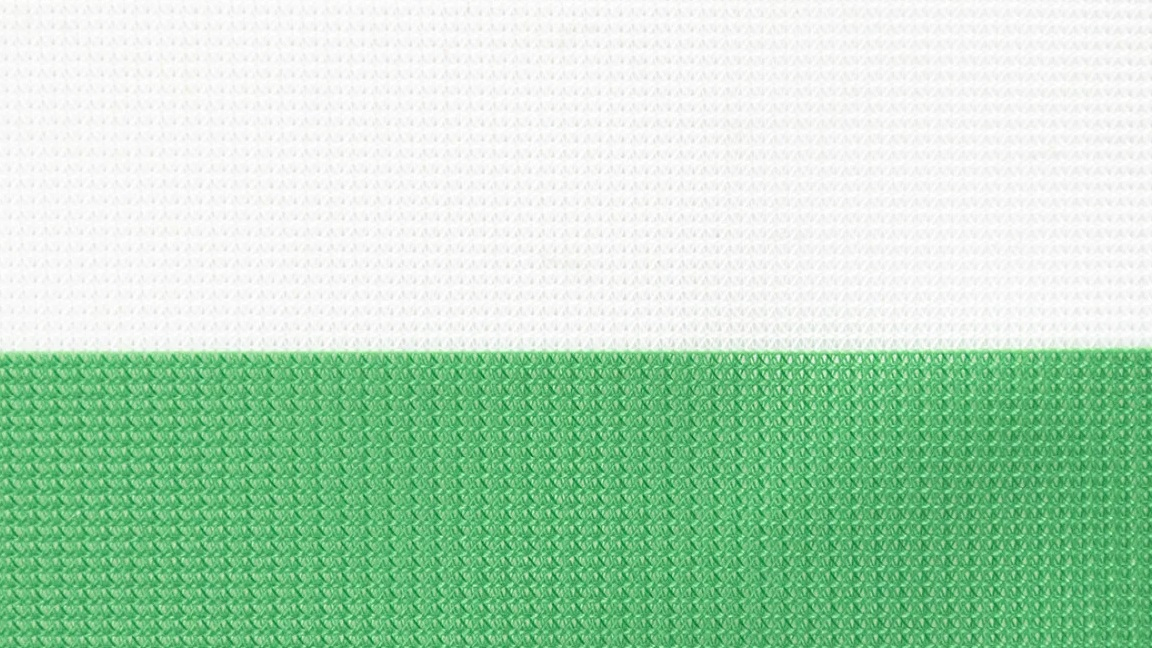 Polyester souple et léger pour un mouvement fluide optimal.