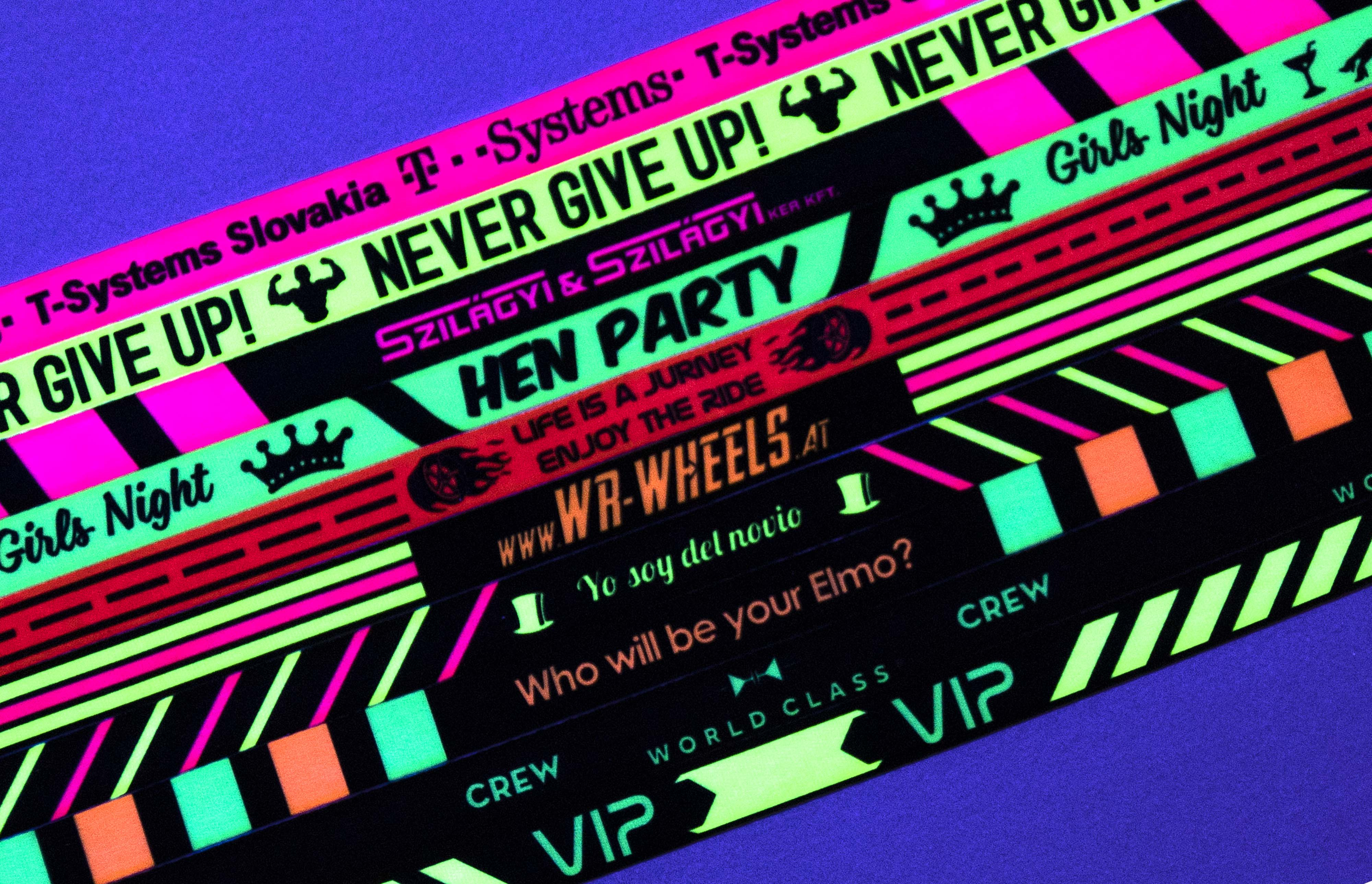 Volledig personaliseerbaar met uw logo en design in UV-reactieve inkt.