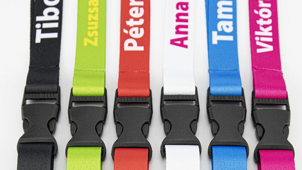 Créez votre design unique avec 7 couleurs de fond et de texte.