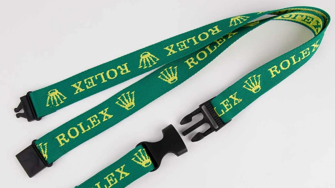 Geweven logo voor duurzame branding die niet vervaagt of afslijt.