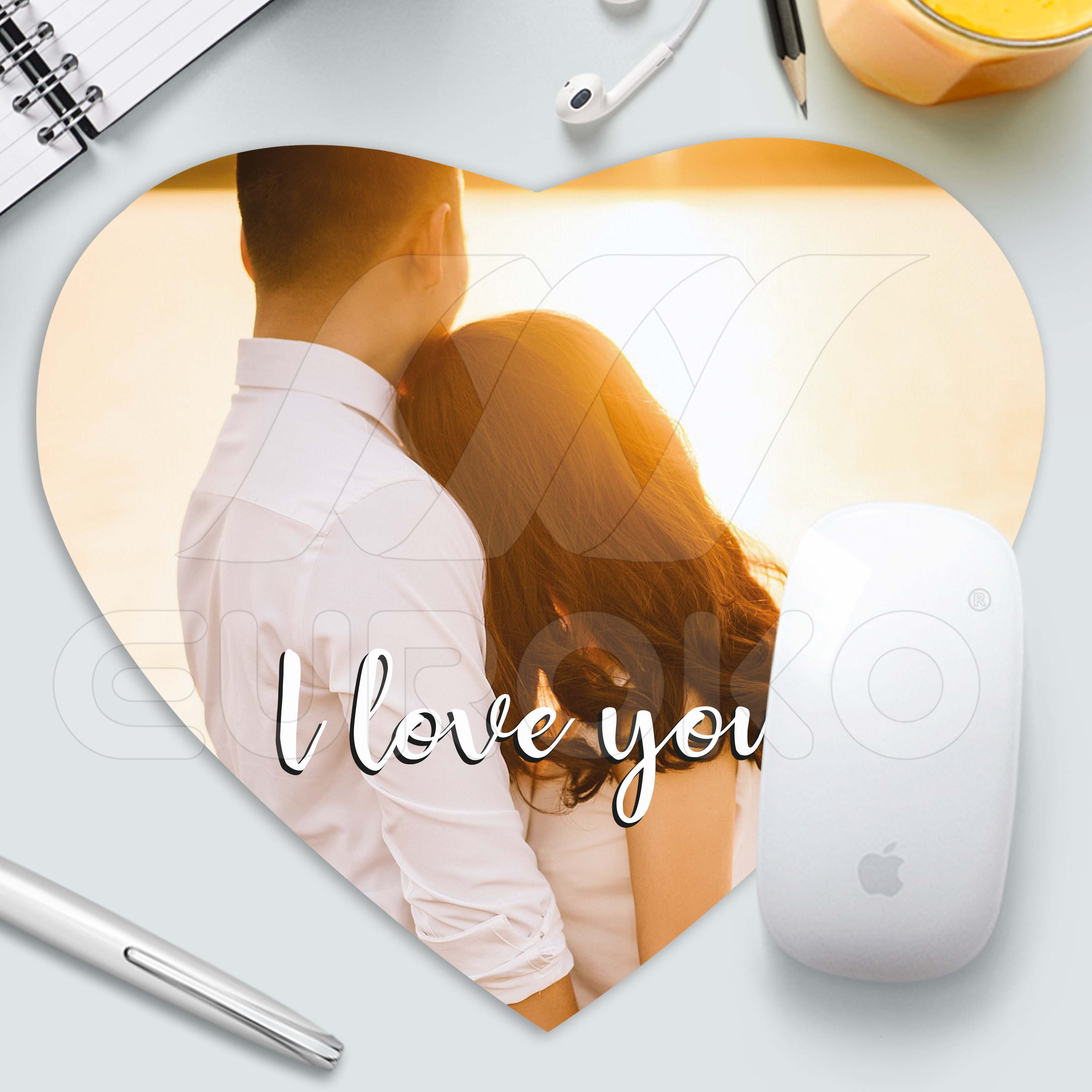 Druk je liefde uit met een hartvormige muismat met persoonlijke foto.