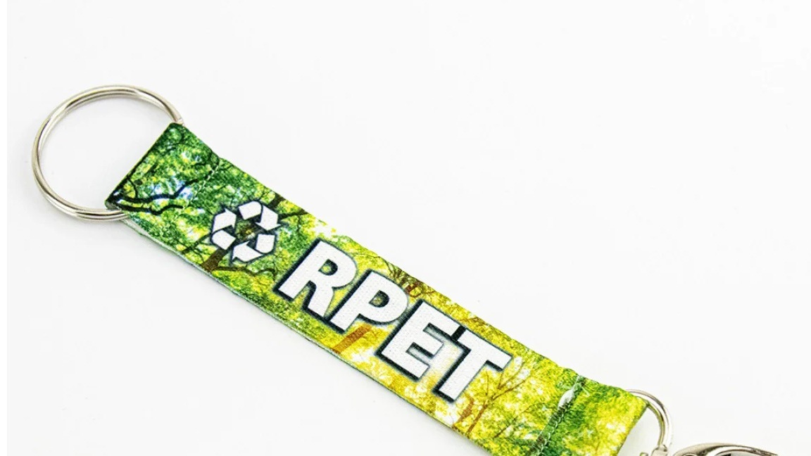 Matériau RPET recyclé : transformez les déchets en cadeaux durables.