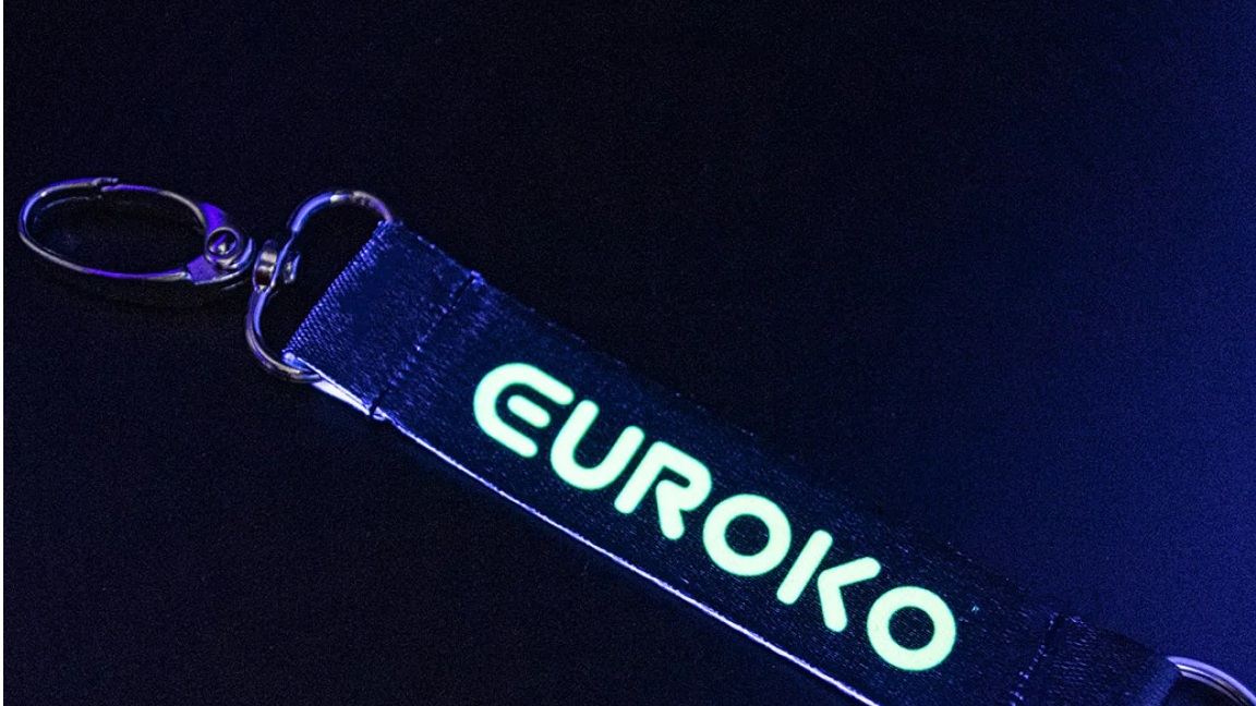 UV-reactieve neonkleuren die opvallen in het donker en elke menigte.