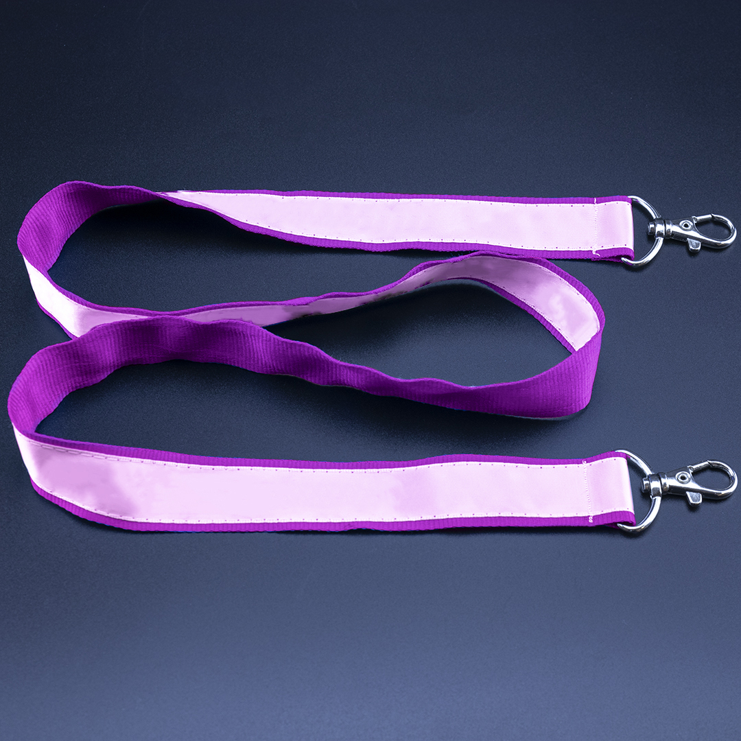 Hoogwaardige dubbellaagse constructie met satijn en polyester.