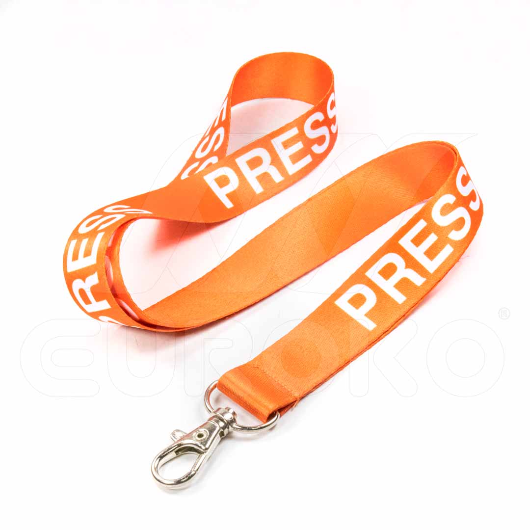 Disponible en noir et orange pour s'adapter à votre événement.