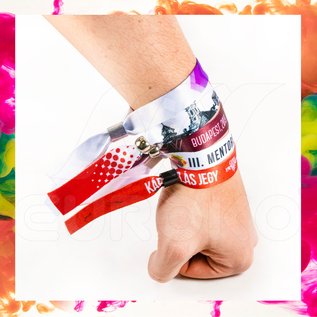 Tissu satiné doux offrant un confort optimal pour port prolongé.