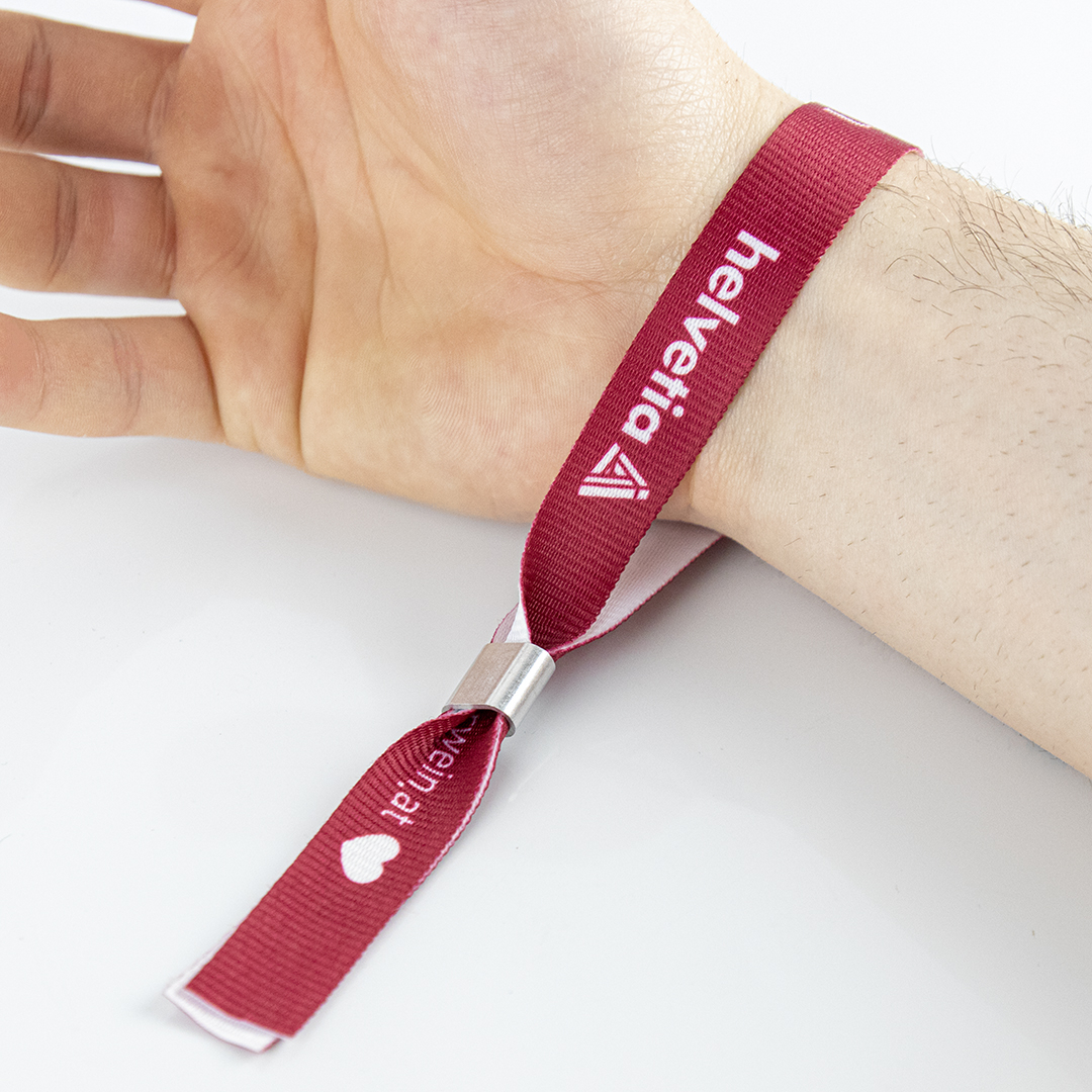 Fermoir métallique inviolable pour une sécurité maximale.