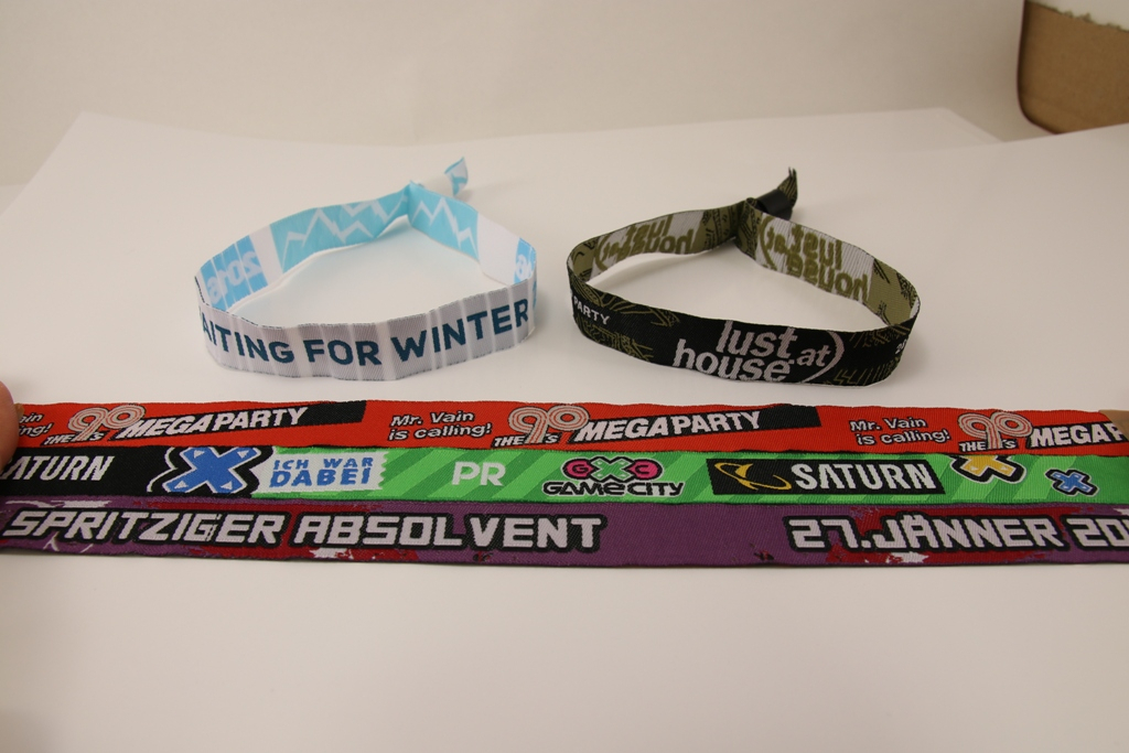 Onbeperkte ontwerpmogelijkheden met tot 8 garenkleuren en metallic draden.