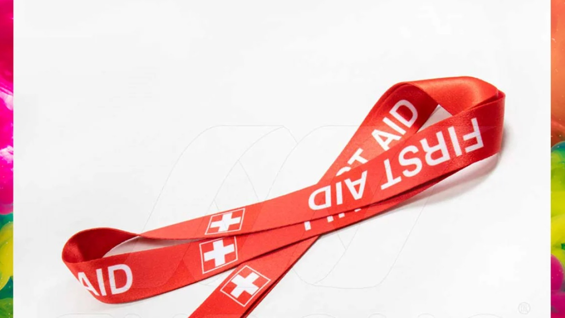 Hoogwaardig satijn materiaal met scherpe opdruk en comfortabele feel.