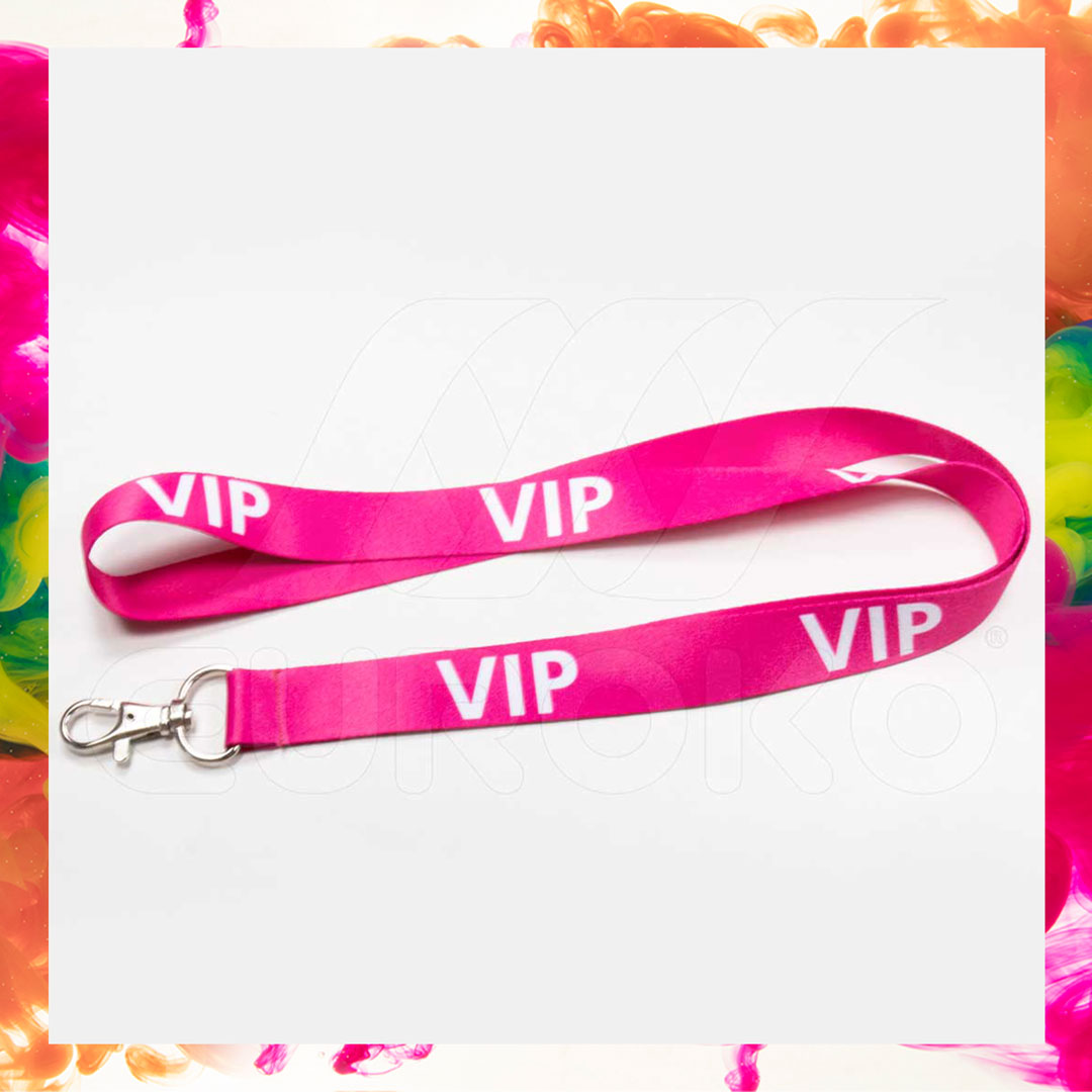 Mousqueton robuste pour badges, clés ou souvenirs d'événement VIP.