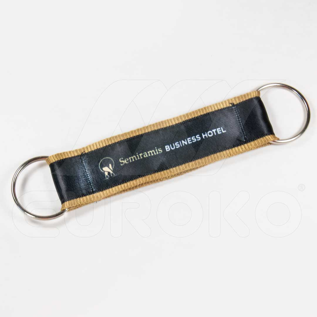 Construction double couche premium : polyester nervuré et satin élégant.