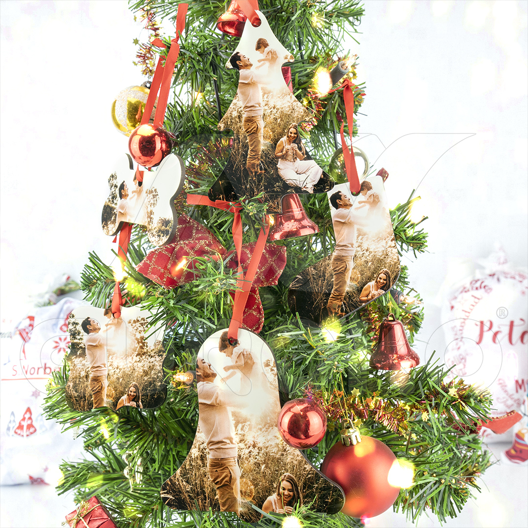 Personaliseer elk ornament met jouw eigen foto's en ontwerpen.